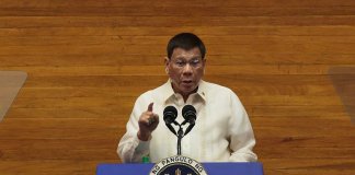 Punish LGUs with slow vaccination program - Duterte