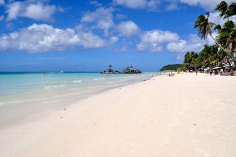 Swimming in Boracay not allowed during GCQ